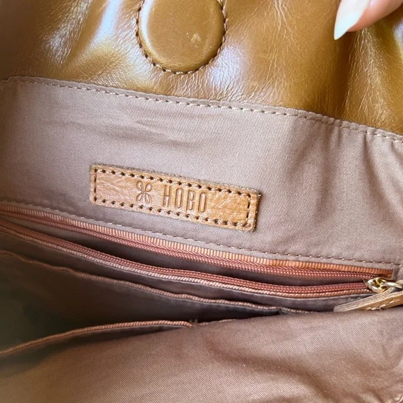 HOBO Sheila Bucket - Natural Straw bucket bag. - Picture 5 of 17